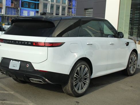 New 2026 Land Rover Range Rover Sport SE image 2