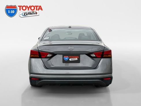 Used 2024 Nissan Altima 2.5 SV image 4