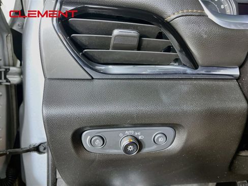 Used 2019 Chevrolet Traverse LT w/ LT Premium Package FWD image 13