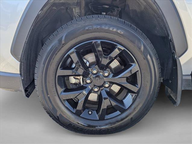 Used 2024 Toyota RAV4 LE FWD image 9