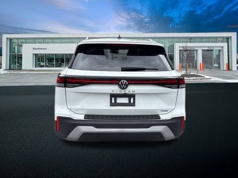 New 2025 Volkswagen Tiguan SE image 5