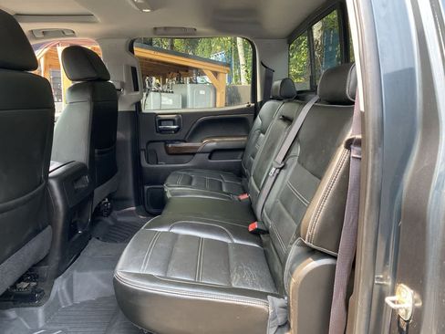 Used 2017 GMC Sierra 2500 Denali w/ Suspension Package, Off-Road AWD/4WD image 16
