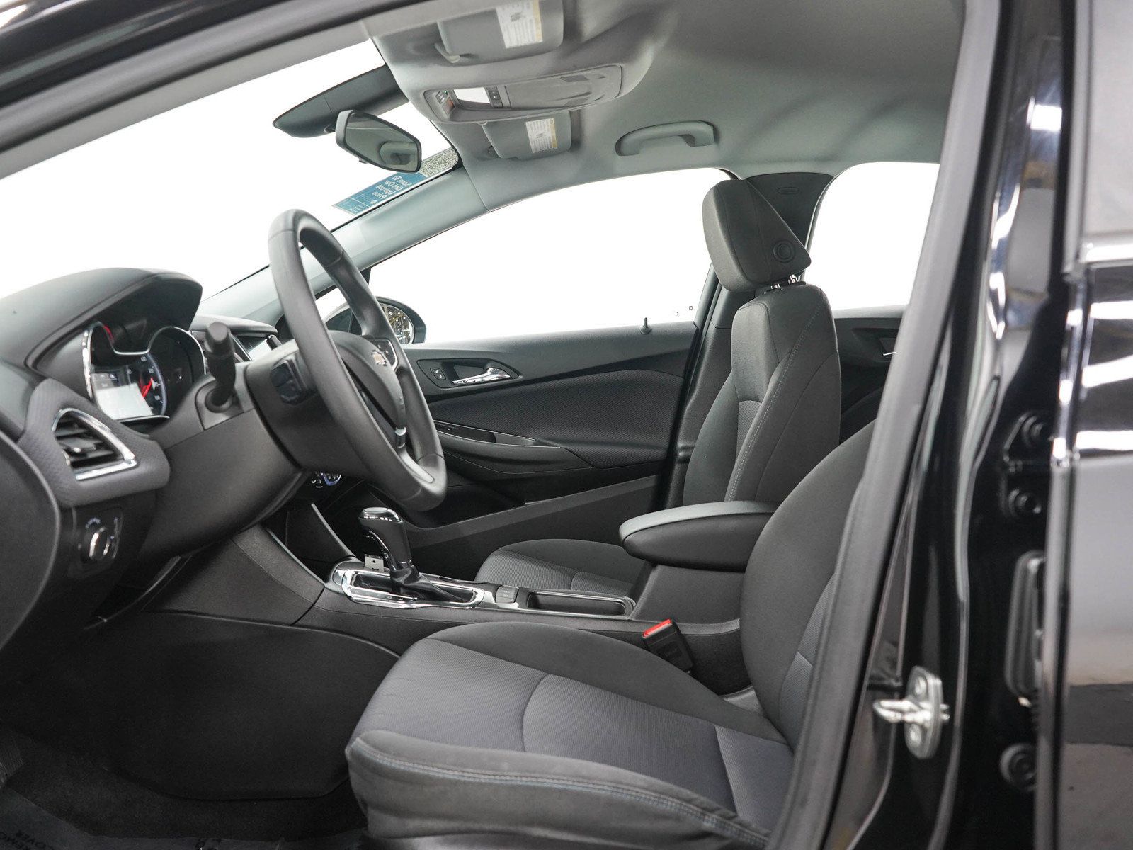 Used 2019 Chevrolet Cruze LT w/ Convenience Package FWD image 20