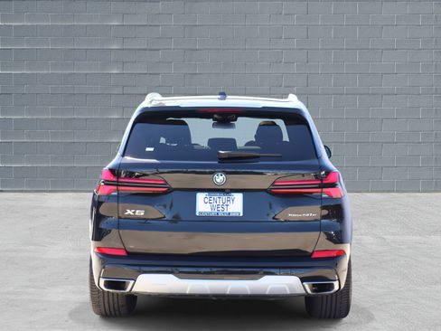 Used 2025 BMW X5 xDrive50e w/ Parking Assistance Package image 4