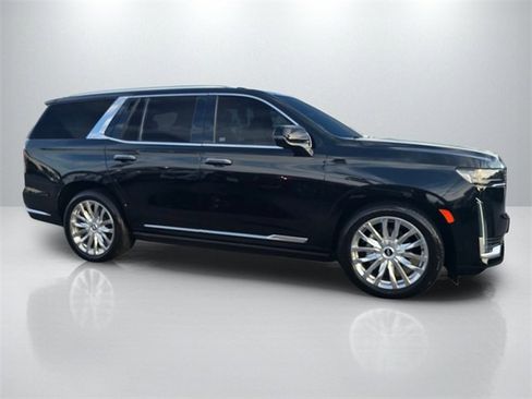 Used 2024 Cadillac Escalade Premium Luxury w/ Performance Package image 4