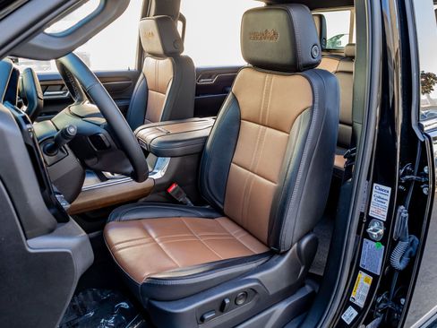 Used 2024 Chevrolet Silverado 3500 High Country w/ Technology Package image 27