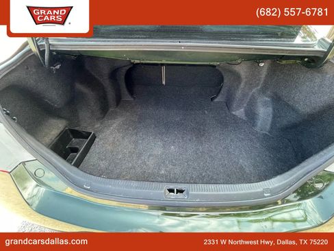 Used 2011 Toyota Camry LE image 11