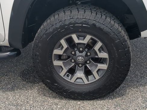 Certified 2021 Toyota Tacoma TRD Off-Road w/ TRD Premium Off Road Package AWD/4WD image 11