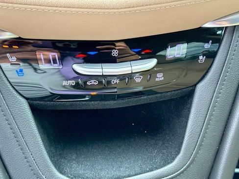Used 2018 Cadillac XT5 Platinum AWD/4WD image 34