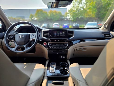 Used 2022 Honda Pilot Touring image 10
