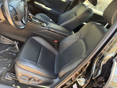 Used 2025 Toyota Crown XLE image 32