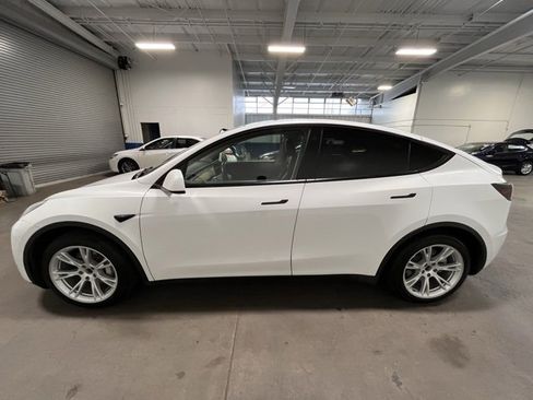 Used 2021 Tesla Model Y Long Range image 6