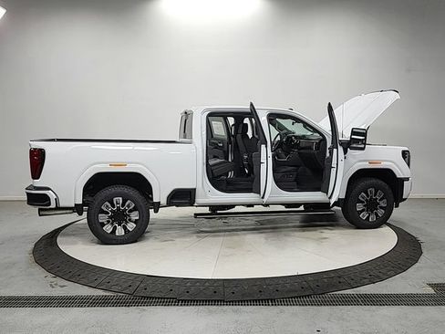 New 2026 GMC Sierra 2500 Denali w/ Denali Reserve Package AWD/4WD image 16