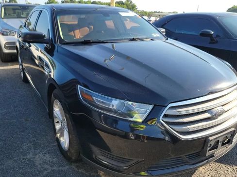 Used 2016 Ford Taurus SE FWD image 2