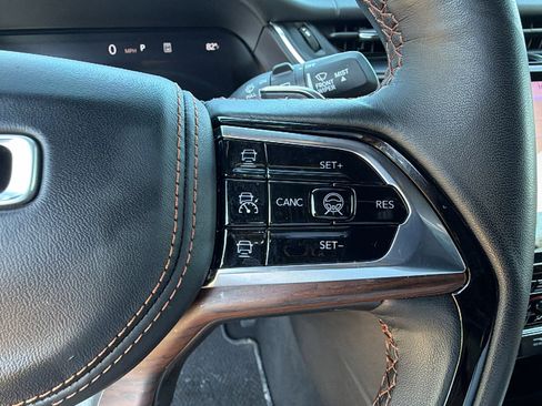 Used 2025 Jeep Grand Cherokee L Summit w/ Rear Seat Video Group I AWD/4WD image 32