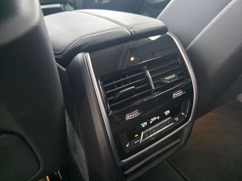Used 2025 BMW X7 xDrive40i AWD/4WD image 12