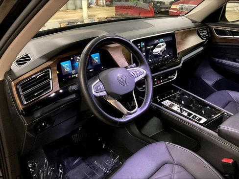 Used 2025 Volkswagen Atlas SE AWD/4WD image 13