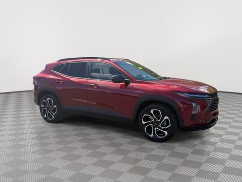 Certified 2024 Chevrolet Trax RS w/ Sunroof Package FWD image 13