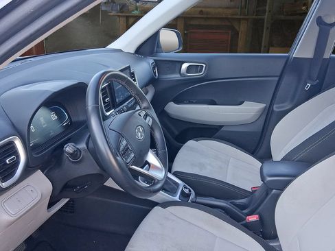 Used 2023 Hyundai Venue SEL FWD image 19