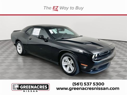 Used 2023 Dodge Challenger SXT image 1