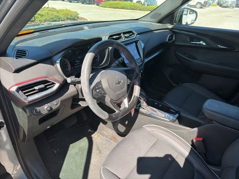 Used 2023 Chevrolet TrailBlazer RS w/ Technology Package AWD/4WD image 5