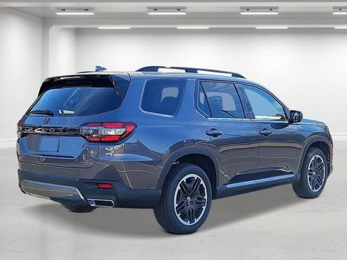 New 2026 Honda Pilot Touring image 2