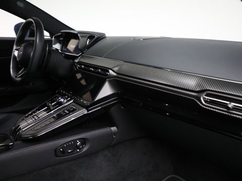 Used 2025 Aston Martin V8 Vantage Coupe image 23