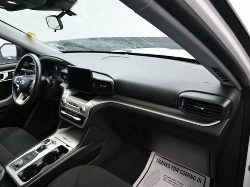 Used 2022 Ford Explorer XLT image 11
