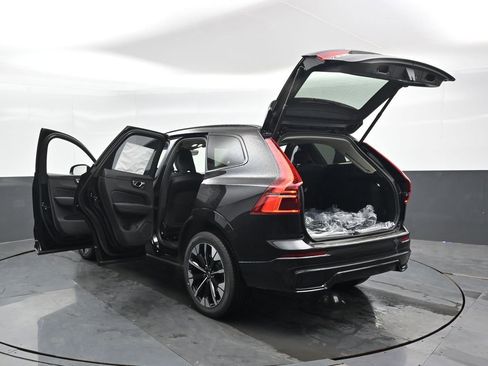 New 2026 Volvo XC60 B5 Plus w/ Protection Package Premier AWD/4WD image 47