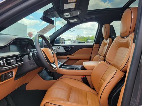 Certified 2024 Lincoln Aviator Black Label w/ Class IV Trailer Tow Package AWD/4WD image 18