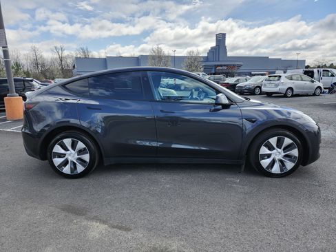 Used 2024 Tesla Model Y Long Range image 16
