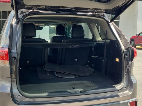 Certified 2019 Toyota Highlander Limited FWD image 11