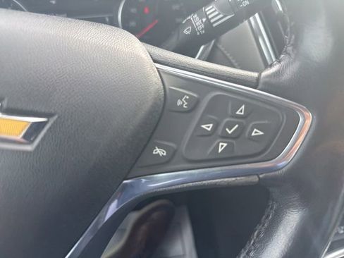 Used 2018 Chevrolet Equinox Premier FWD image 16