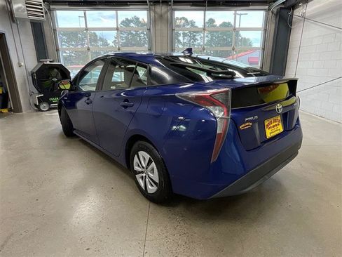 Used 2016 Toyota Prius Four FWD image 3