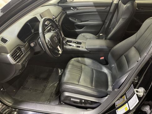 Used 2018 Honda Accord Touring image 11