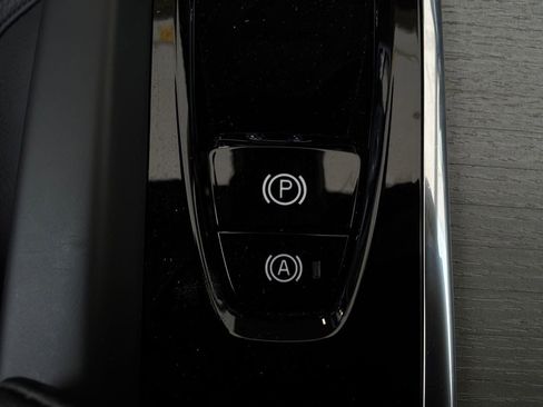 Used 2025 Volvo XC60 B5 Plus AWD/4WD image 23
