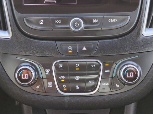 Used 2025 Chevrolet Malibu LT FWD image 17