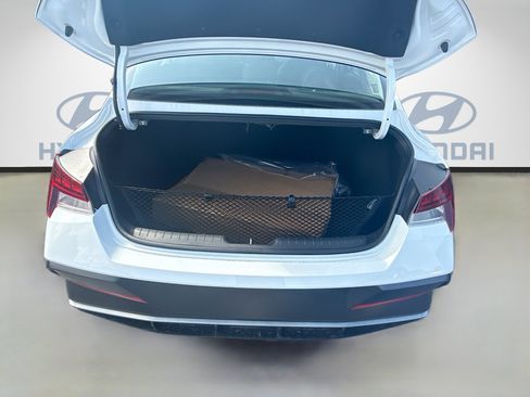 New 2026 Hyundai Elantra Limited FWD image 18