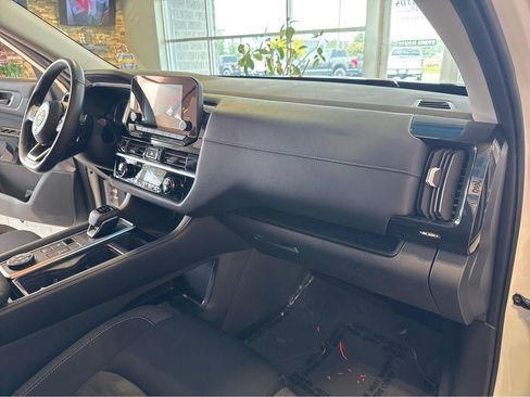 Used 2024 Nissan Pathfinder SV AWD/4WD image 30