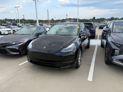 Used 2024 Tesla Model Y Long Range AWD/4WD image 5
