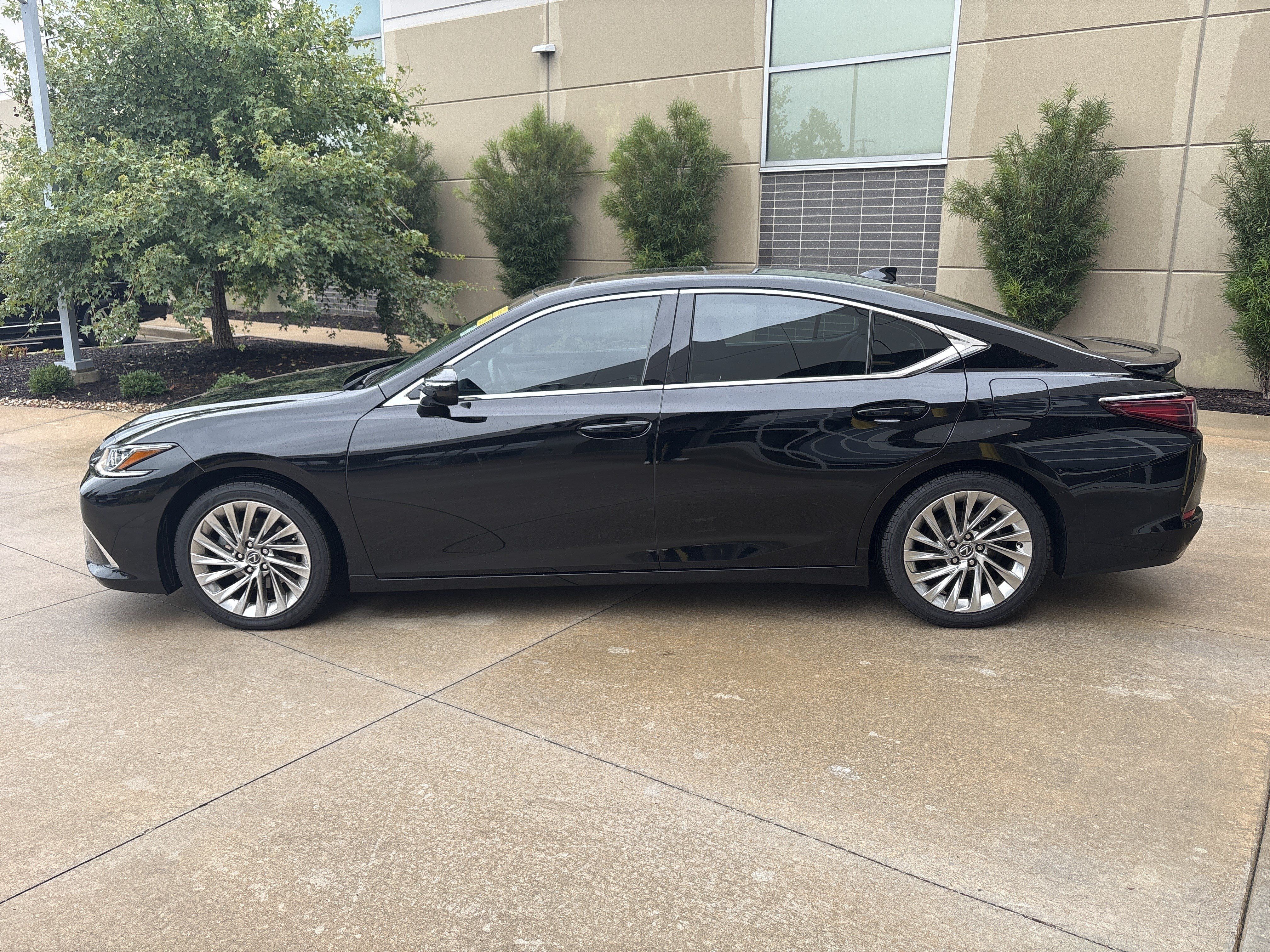 Used 2023 Lexus ES 350 w/ Accessory Package (Z2) FWD image 25