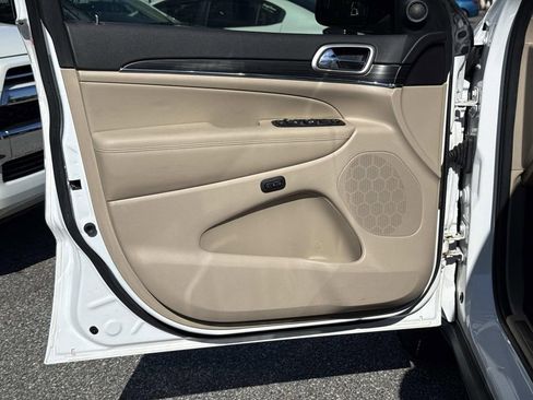 Used 2019 Jeep Grand Cherokee Limited w/ Trailer Tow Group IV image 21