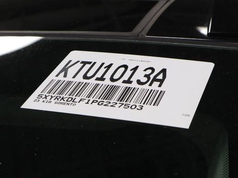 Used 2023 Kia Sorento SX image 40