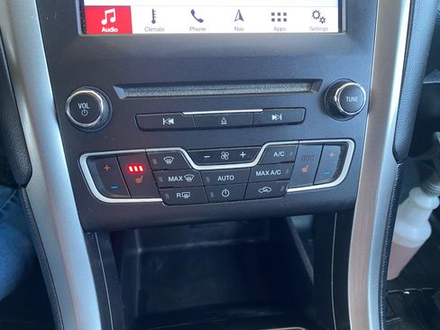 Used 2017 Ford Fusion SE w/ Fusion SE Technology Package image 18