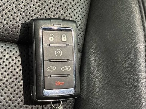Used 2022 Jeep Wagoneer Series III w/ Premium Group I AWD/4WD image 46