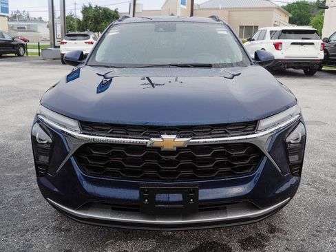 Certified 2024 Chevrolet Trax LT w/ Driver Confidence Package FWD image 2