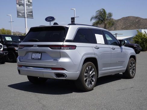 Used 2024 Jeep Grand Cherokee Overland w/ Luxury Tech Group IV AWD/4WD image 4