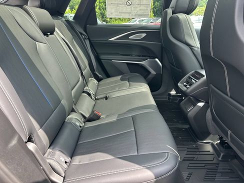 New 2026 Cadillac Lyriq V w/ LPO, Floor Liner Package AWD/4WD image 15