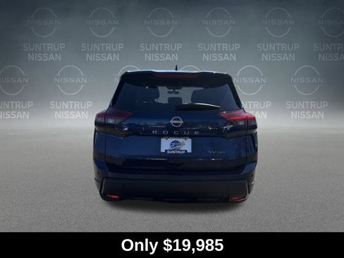 Used 2024 Nissan Rogue SV image 4