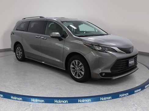Certified 2026 Toyota Sienna XLE FWD image 3